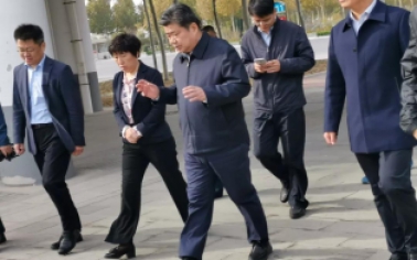 市委常委、統(tǒng)戰(zhàn)部部長(zhǎng)李家良到濱州市火車站督導(dǎo)創(chuàng)城工作